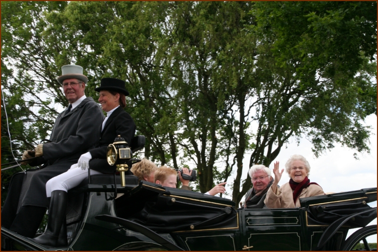 935 Willy & Gerard 133 Met de Koets